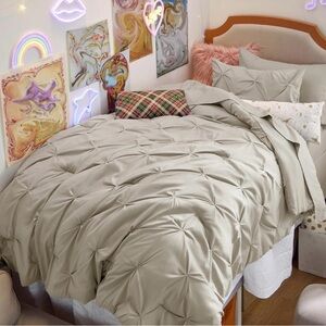 Bedsure Twin XL Comforter Set, Pinch Pleat Beige with, Pillowcase & Sham